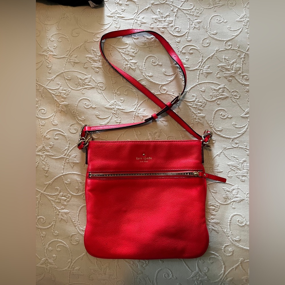Kate Spade New York leather handbag shoulder or crossbody!